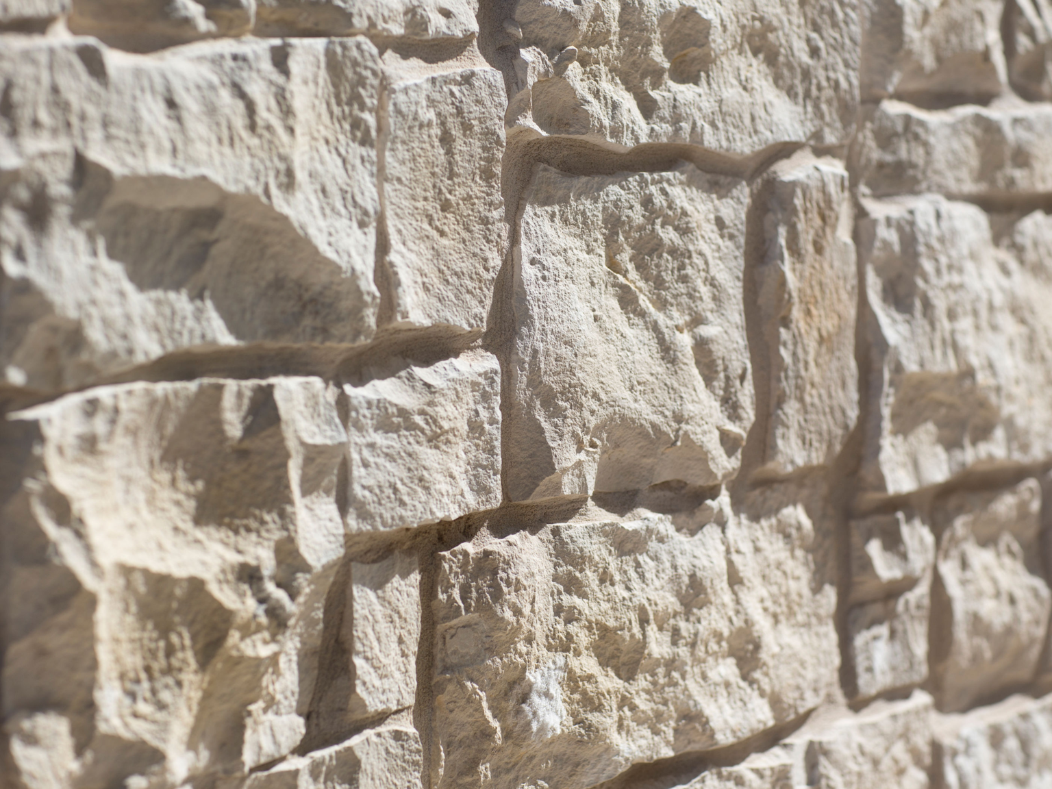 Newport limestone random ashlar walling