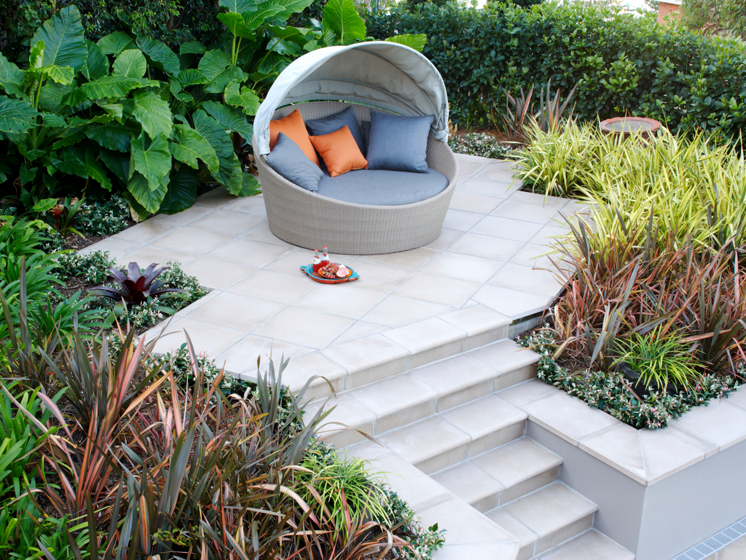 Elevated relaxation breakout area using Twill concrete pavers