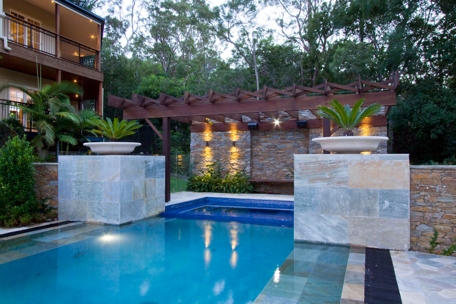 Cobb & Co split stone pavers and Mitta Mitta dry stone used as walling features