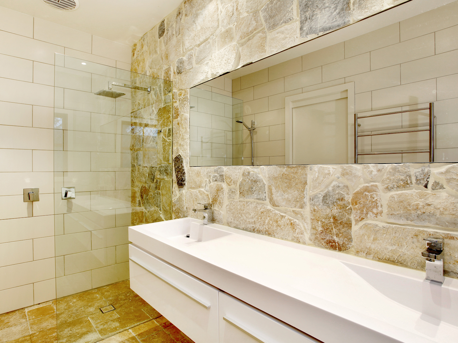 Coolum limestone random ashlar walling used as feature wall in bathroom design