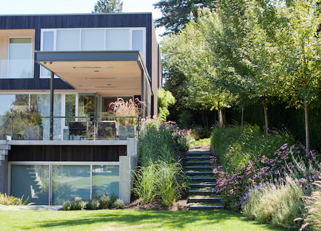 A holistic garden design that integrates the landscape and architecture