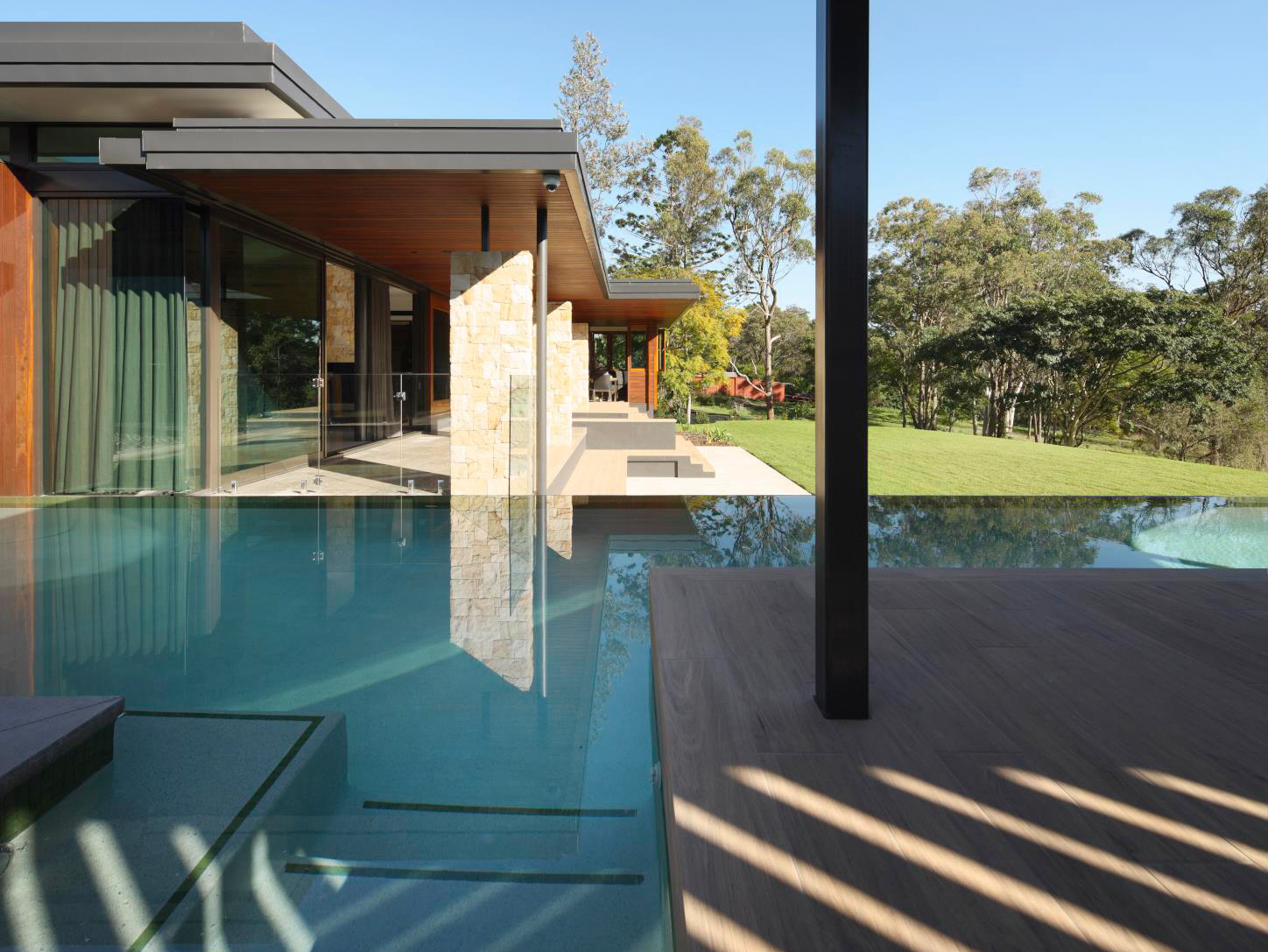 Infinity pool with view to Killcare sandstone random ashlar columns in background