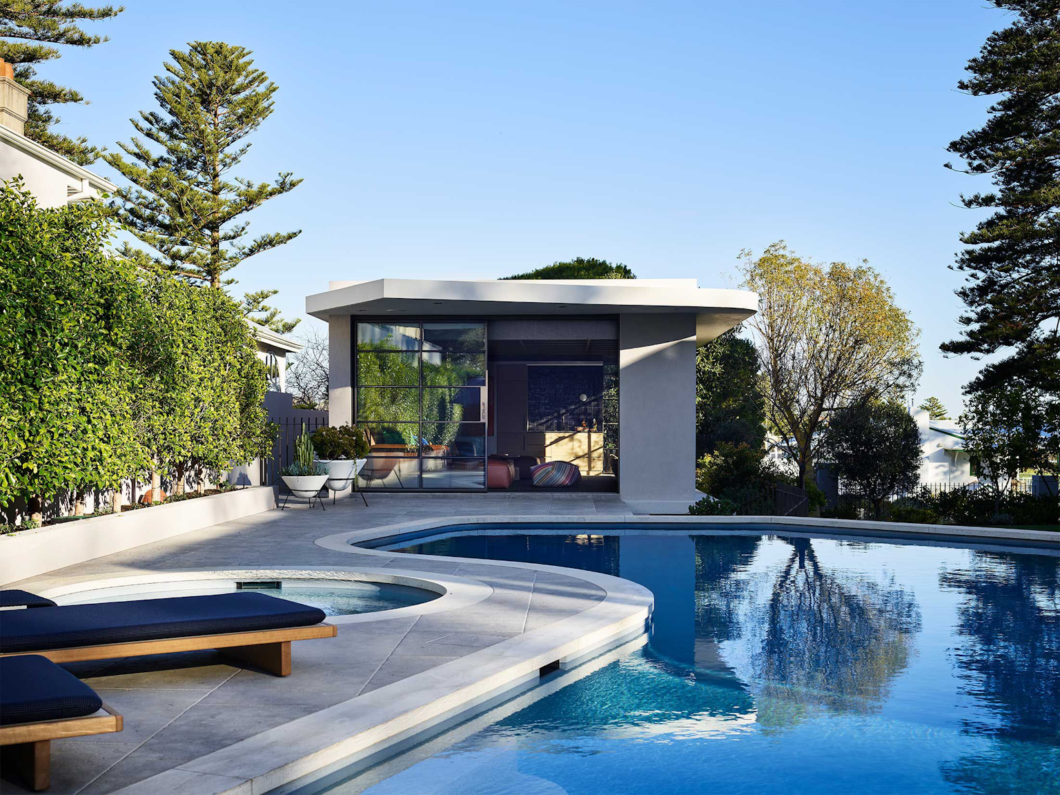 POOL_PAVING__CHALFORD_LIMESTONE__DESIGN_BY_TIM_WRIGHT_ARCHITECT_EcoOutdoor_1683276944264479
